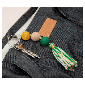 Sleutelhanger roze & groene bolletjes van vilt